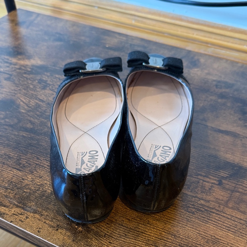 Salvatore Ferragamo Black Patent Leather Flats with Bow - Picture 3 of 6